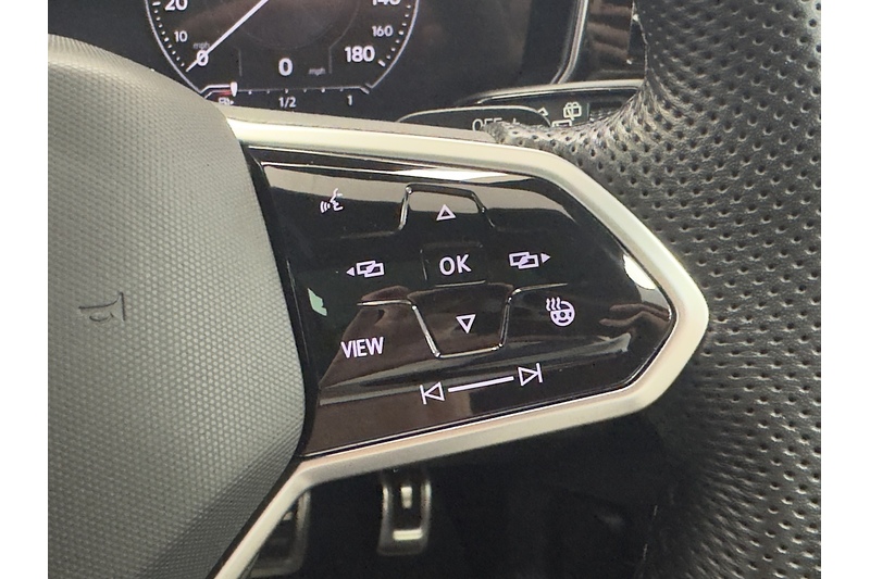 Volkswagen 3.0 TDI V6 R-Line Tech Plus SUV 5dr Diesel Tiptronic 4Motion Euro 6 (s/s) (286 ps)