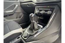 18/68 Volkswagen T-Roc 2.0 TDI SEL SUV Manual 4Motion 150 ps