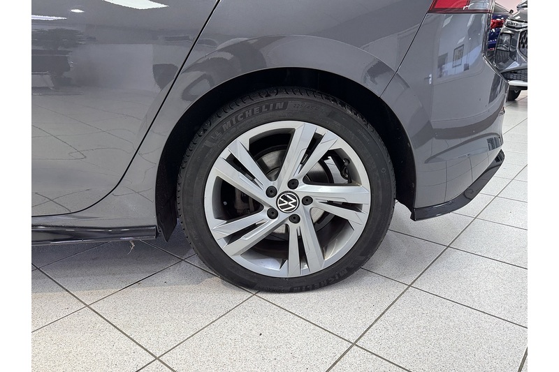 Volkswagen 2.0 TDI R-Line Hatchback 5dr Diesel DSG Euro 6 (s/s) (150 ps)