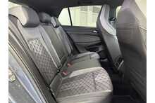 20/70 Volkswagen Golf 2.0 TDI R-Line Hatchback DSG 150 ps