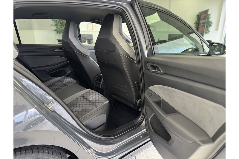 Volkswagen 2.0 TDI R-Line Hatchback 5dr Diesel DSG Euro 6 (s/s) (150 ps)