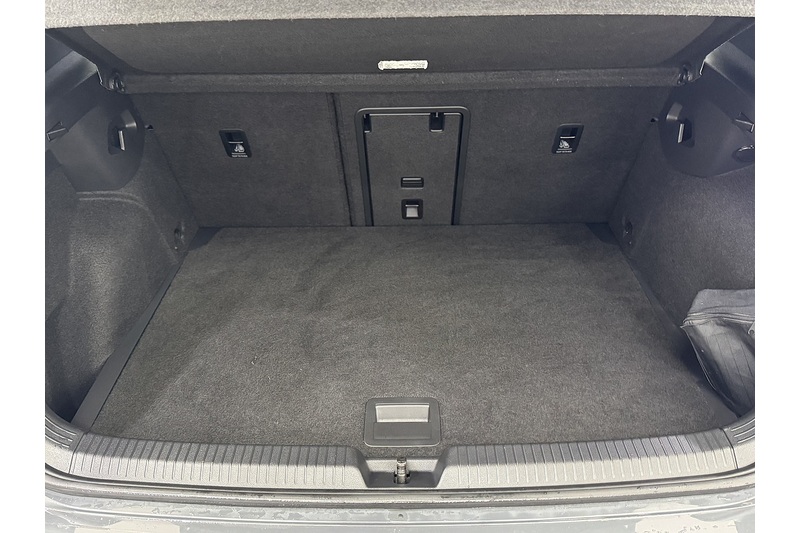 Volkswagen 2.0 TDI R-Line Hatchback 5dr Diesel DSG Euro 6 (s/s) (150 ps)