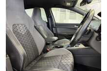 20/70 Volkswagen Golf 2.0 TDI R-Line Hatchback DSG 150 ps