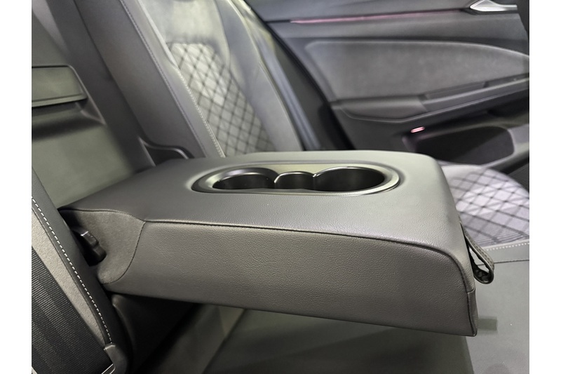 Volkswagen 2.0 TDI R-Line Hatchback 5dr Diesel DSG Euro 6 (s/s) (150 ps)