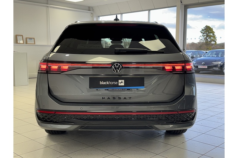 Volkswagen 1.5 TSI eHybrid 19.7kWh R-Line Estate 5dr Petrol Plug-in Hybrid DSG Euro 6 (s/s) (272 ps)