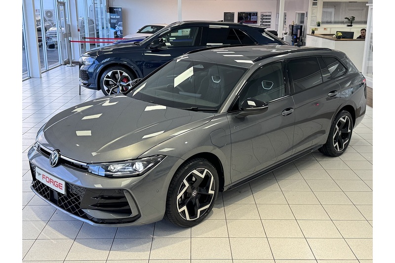 Volkswagen 1.5 TSI eHybrid 19.7kWh R-Line Estate 5dr Petrol Plug-in Hybrid DSG Euro 6 (s/s) (272 ps)