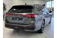 25/25 Volkswagen Passat TSI eHybrid R-Line
