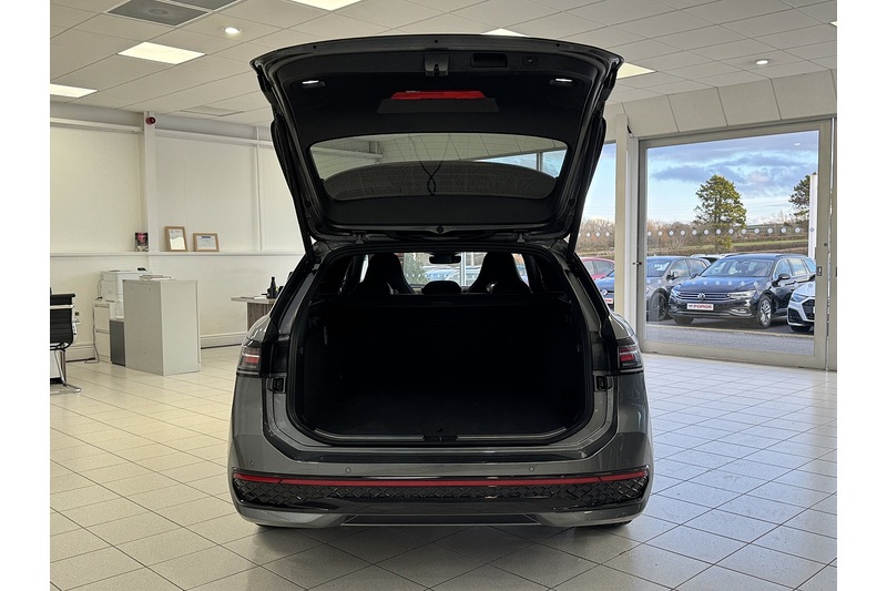 Volkswagen 1.5 TSI eHybrid 19.7kWh R-Line Estate 5dr Petrol Plug-in Hybrid DSG Euro 6 (s/s) (272 ps)