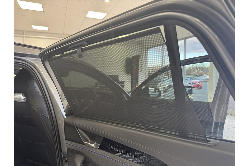 Volkswagen 1.5 TSI eHybrid 19.7kWh R-Line Estate 5dr Petrol Plug-in Hybrid DSG Euro 6 (s/s) (272 ps)