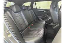 25/25 Volkswagen Passat TSI eHybrid R-Line