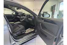 25/25 Volkswagen Passat TSI eHybrid R-Line