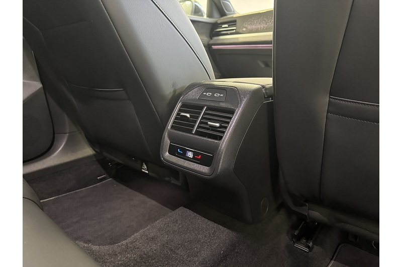 Volkswagen 1.5 TSI eHybrid 19.7kWh R-Line Estate 5dr Petrol Plug-in Hybrid DSG Euro 6 (s/s) (272 ps)