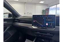 25/25 Volkswagen Passat TSI eHybrid R-Line