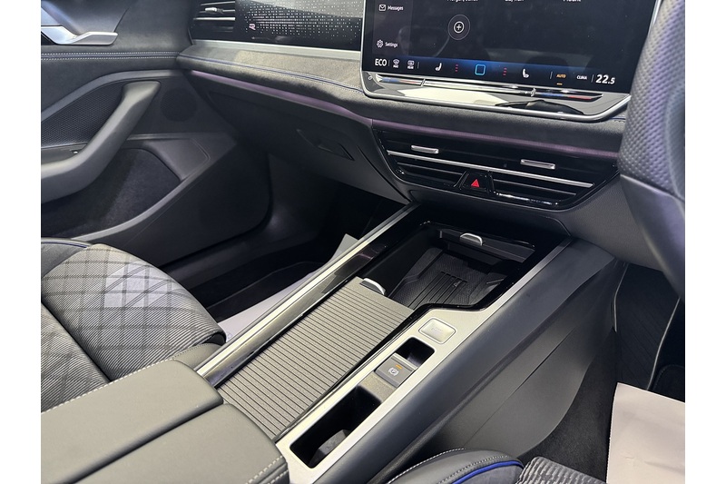 Volkswagen 1.5 TSI eHybrid 19.7kWh R-Line Estate 5dr Petrol Plug-in Hybrid DSG Euro 6 (s/s) (272 ps)