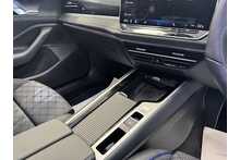25/25 Volkswagen Passat TSI eHybrid R-Line