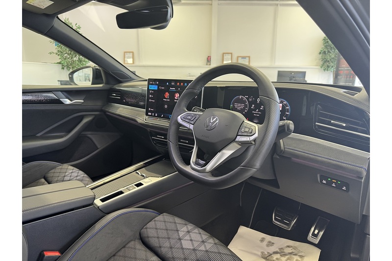 Volkswagen 1.5 TSI eHybrid 19.7kWh R-Line Estate 5dr Petrol Plug-in Hybrid DSG Euro 6 (s/s) (272 ps)