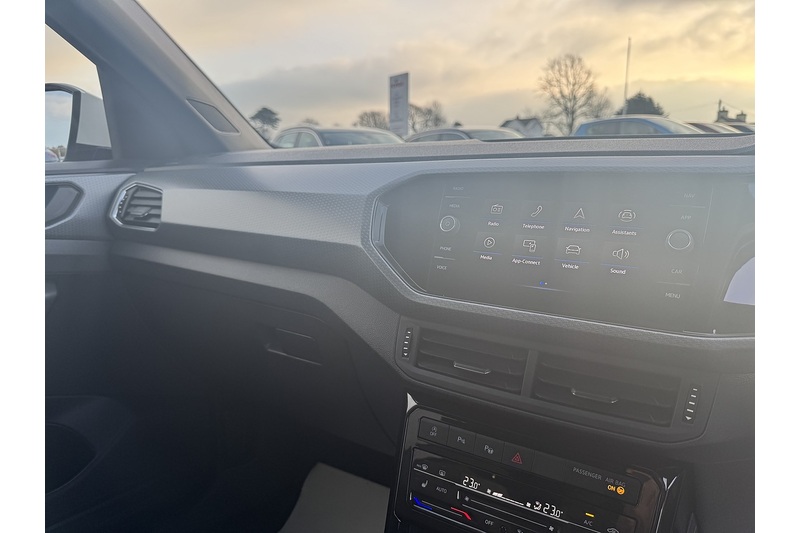 Volkswagen 1.0 TSI R-Line SUV 5dr Petrol DSG Euro 6 (s/s) (110 ps)