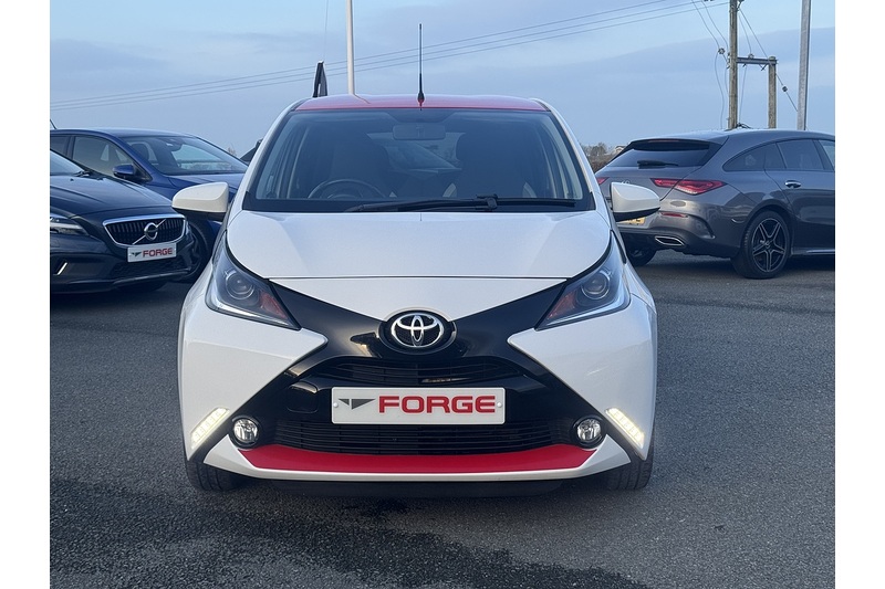 Toyota VVT-i x-press Hatchback 1.0 Manual Petrol