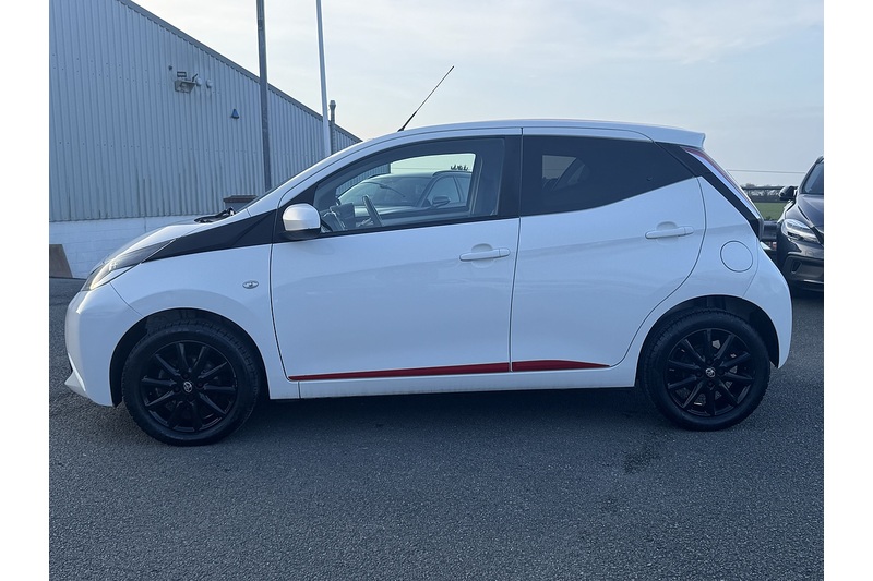 Toyota VVT-i x-press Hatchback 1.0 Manual Petrol