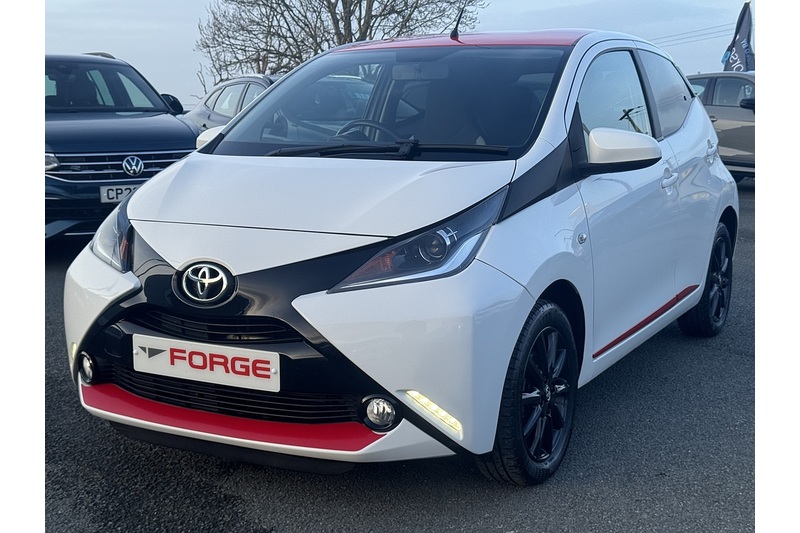 Toyota VVT-i x-press Hatchback 1.0 Manual Petrol