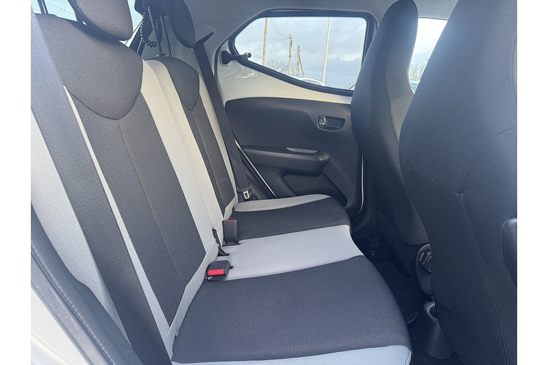 Toyota VVT-i x-press Hatchback 1.0 Manual Petrol