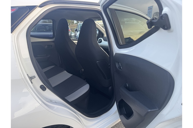 Toyota VVT-i x-press Hatchback 1.0 Manual Petrol