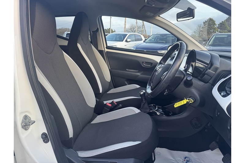 Toyota VVT-i x-press Hatchback 1.0 Manual Petrol