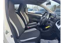 17/67 Toyota AYGO VVT-i x-press Hatchback 1.0 Manual Petrol