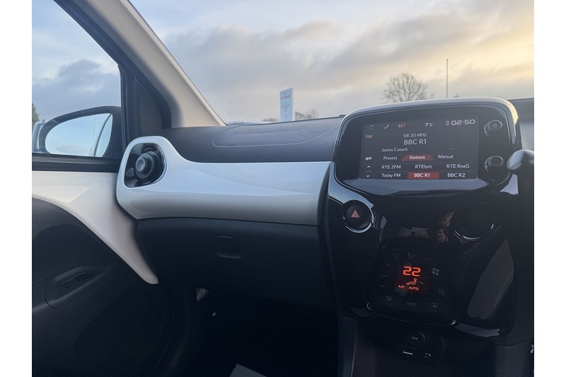 Toyota VVT-i x-press Hatchback 1.0 Manual Petrol