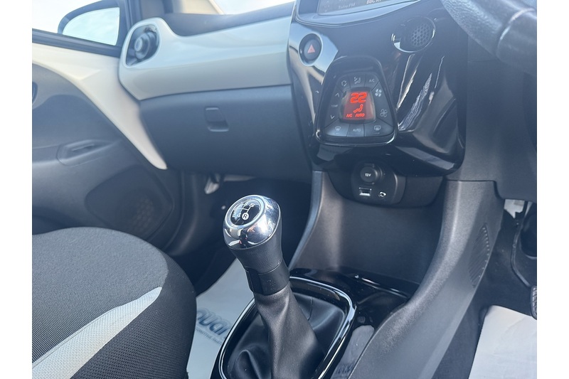 Toyota VVT-i x-press Hatchback 1.0 Manual Petrol