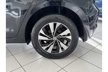 18/18 Volkswagen Polo TSI SE