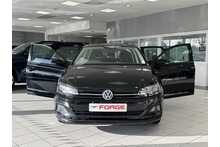 18/18 Volkswagen Polo TSI SE