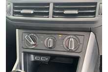 18/18 Volkswagen Polo TSI SE