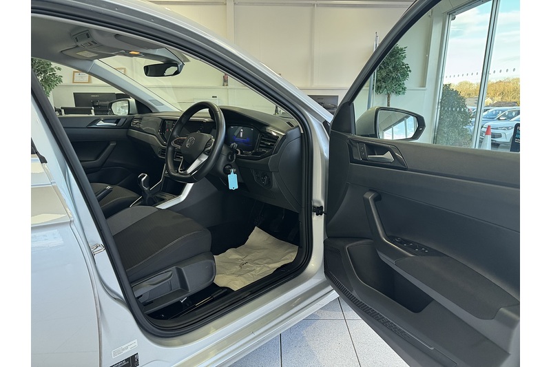 Volkswagen 1.0 TSI Life Hatchback 5dr Petrol Manual Euro 6 (s/s) (95 ps)