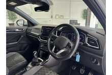 23/23 Volkswagen T-Roc 1.5 TSI R-Line SUV Petrol Manual 150 ps