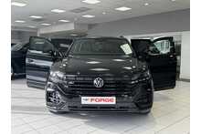 21/21 Volkswagen Touareg TDI V6 Black Edition