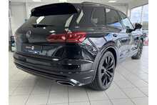 21/21 Volkswagen Touareg TDI V6 Black Edition