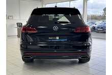 21/21 Volkswagen Touareg TDI V6 Black Edition