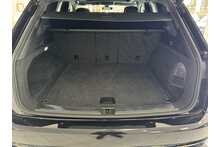 21/21 Volkswagen Touareg TDI V6 Black Edition