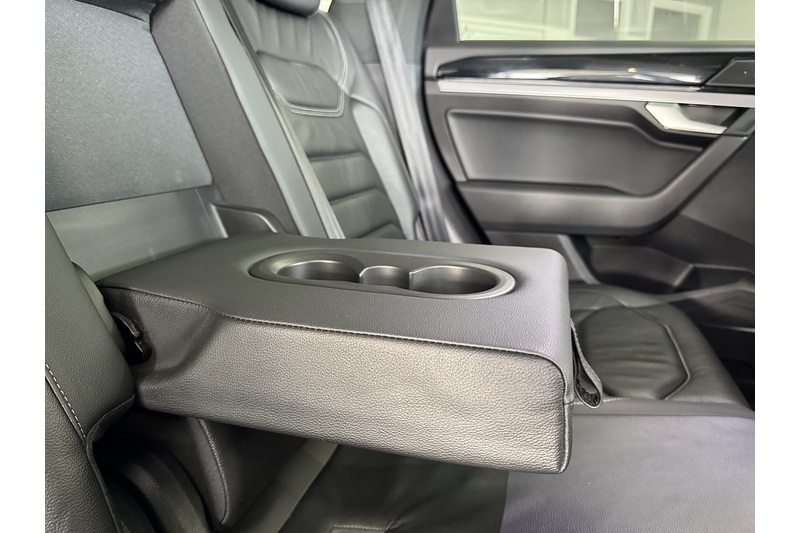 Volkswagen 3.0 TDI V6 Black Edition SUV 5dr Diesel Tiptronic 4Motion Euro 6 (s/s) (286 ps)