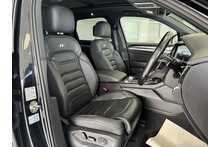 21/21 Volkswagen Touareg TDI V6 Black Edition