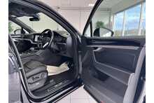 21/21 Volkswagen Touareg TDI V6 Black Edition