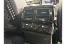 21/21 Volkswagen Touareg TDI V6 Black Edition