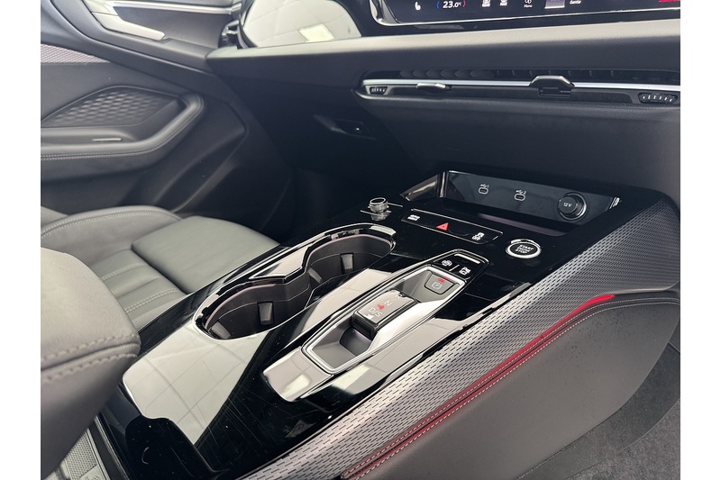 Audi 2.0 TDI S line Estate 5dr Diesel S Tronic quattro Euro 6 (s/s) (204 ps)