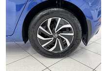 24/24 Volkswagen Polo 1.0 TSI Life Hatchback Petrol DSG 95 ps