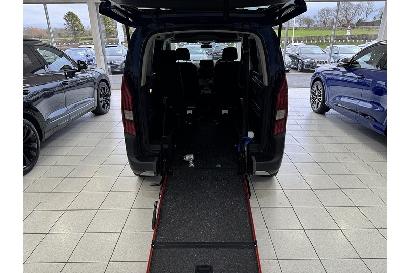 Peugeot 1.2 PureTech Allure Standard MPV 5dr Petrol EAT Euro 6 (s/s) (130 ps)