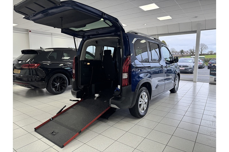 Peugeot 1.2 PureTech Allure Standard MPV 5dr Petrol EAT Euro 6 (s/s) (130 ps)