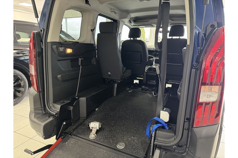 Peugeot 1.2 PureTech Allure Standard MPV 5dr Petrol EAT Euro 6 (s/s) (130 ps)