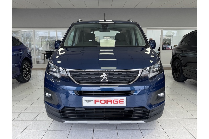 Peugeot 1.2 PureTech Allure Standard MPV 5dr Petrol EAT Euro 6 (s/s) (130 ps)