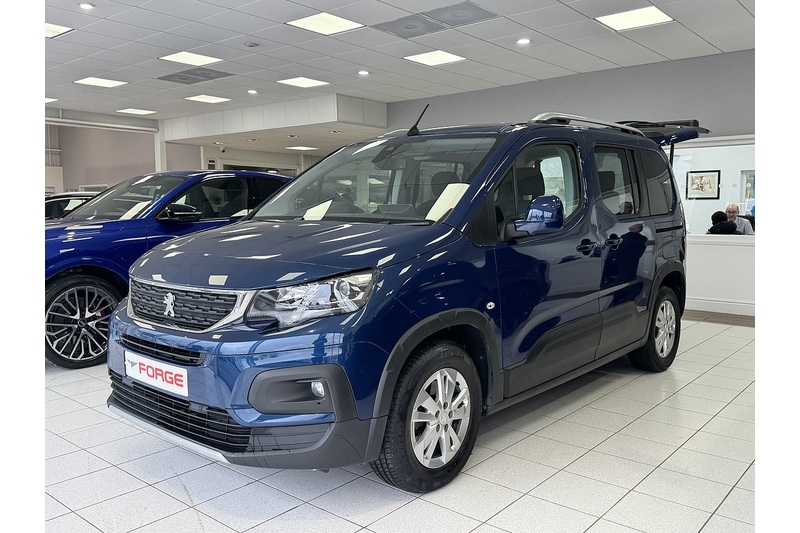 Peugeot 1.2 PureTech Allure Standard MPV 5dr Petrol EAT Euro 6 (s/s) (130 ps)